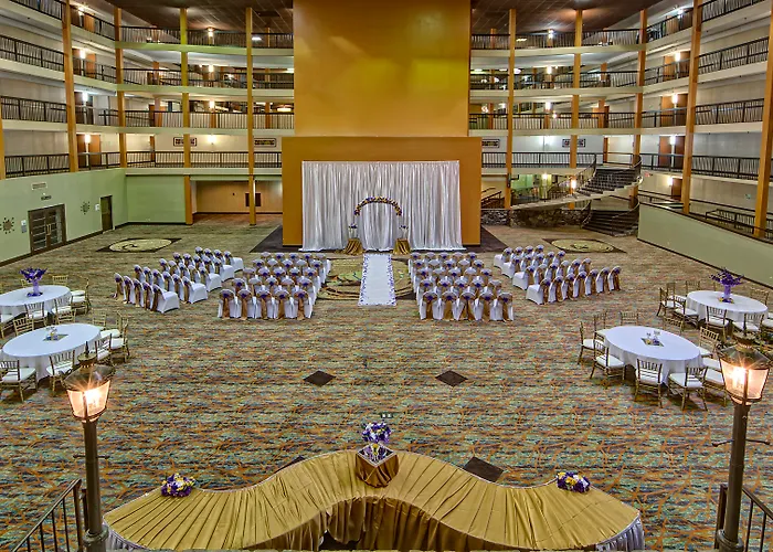 Clarion Hotel & Suites Conference Center Memphis Airport