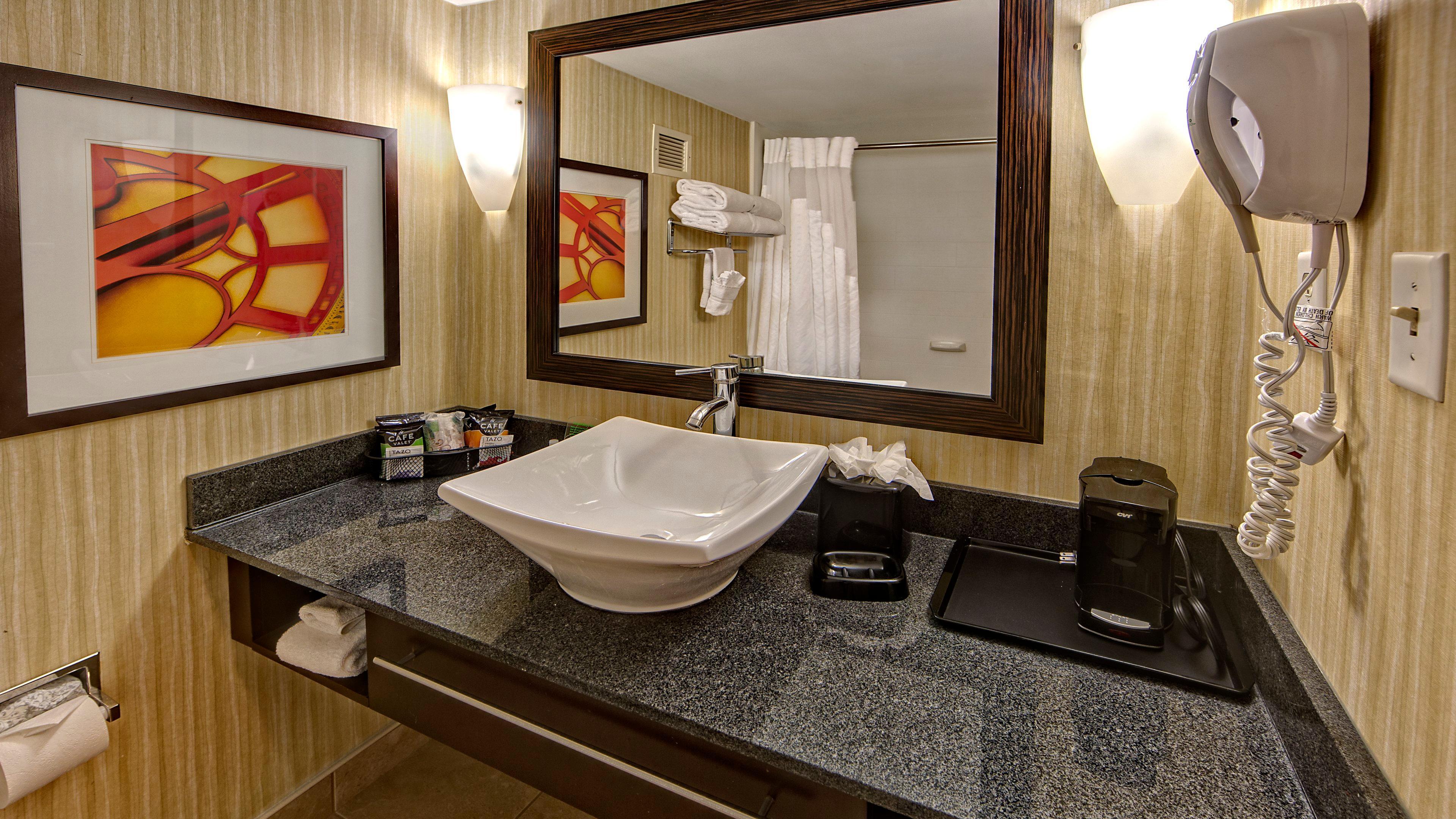 Clarion & Conference Center Airport 3*