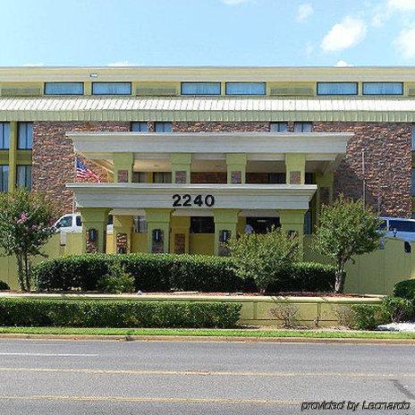 Clarion & Conference Center Airport