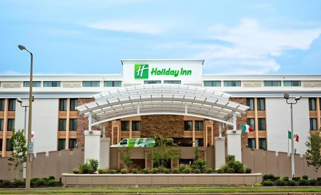 Hotel Clarion & Conference Center Airport 3*