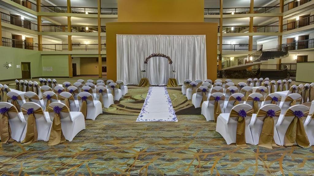 Hotel Clarion & Conference Center Airport