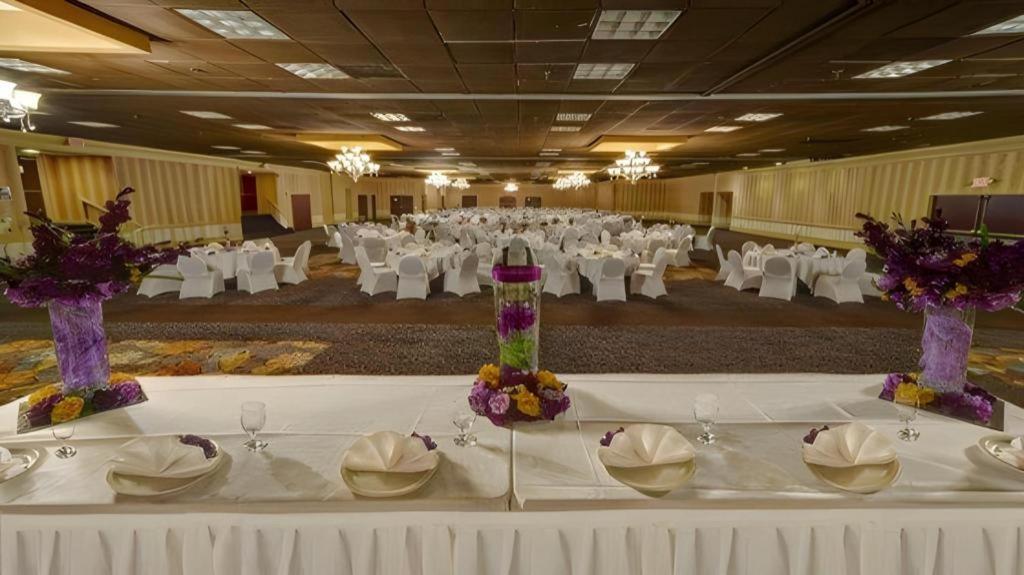 Hotel Clarion & Conference Center Airport
