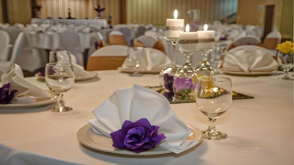 Hotel Clarion & Conference Center Airport 3*