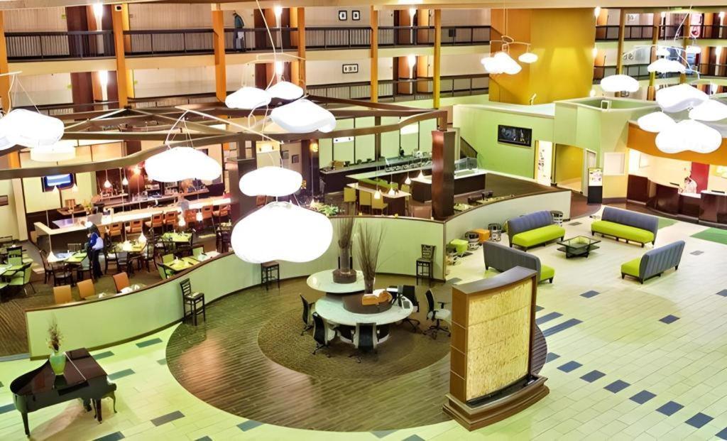 Clarion & Conference Center Airport 3*