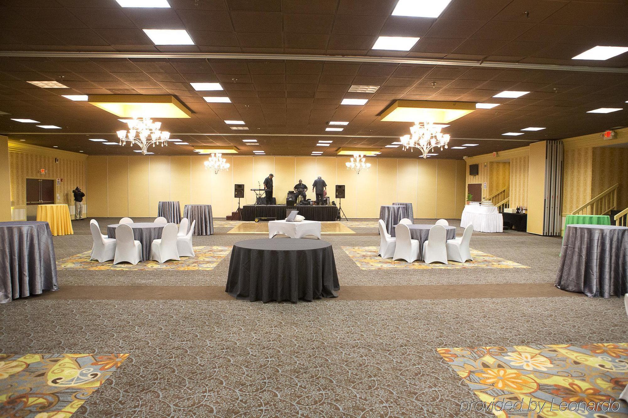 Clarion & Conference Center Airport Hotel