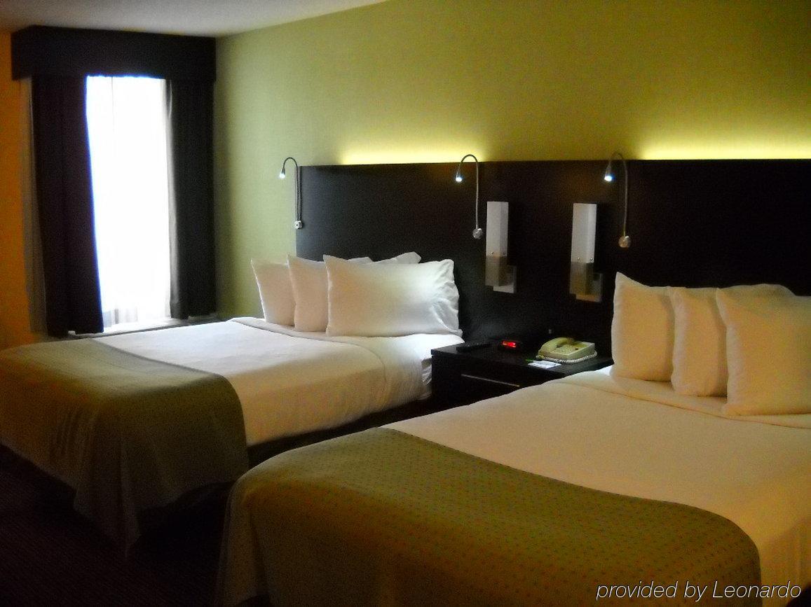 Clarion & Conference Center Airport 3*