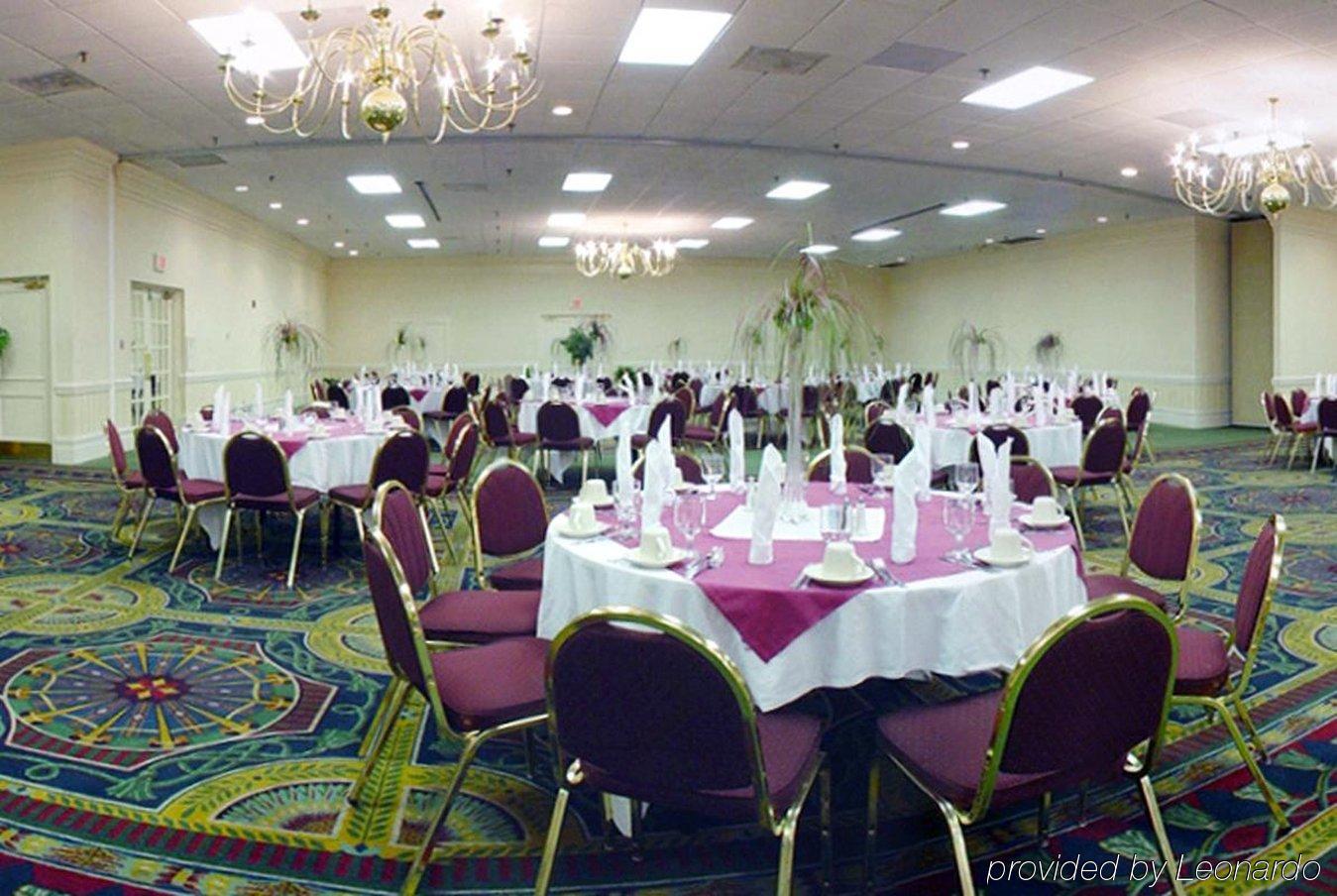 Clarion & Conference Center Airport 3*