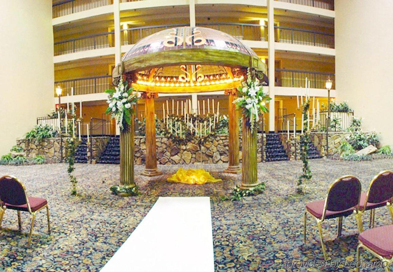 Clarion & Conference Center Airport Hotel