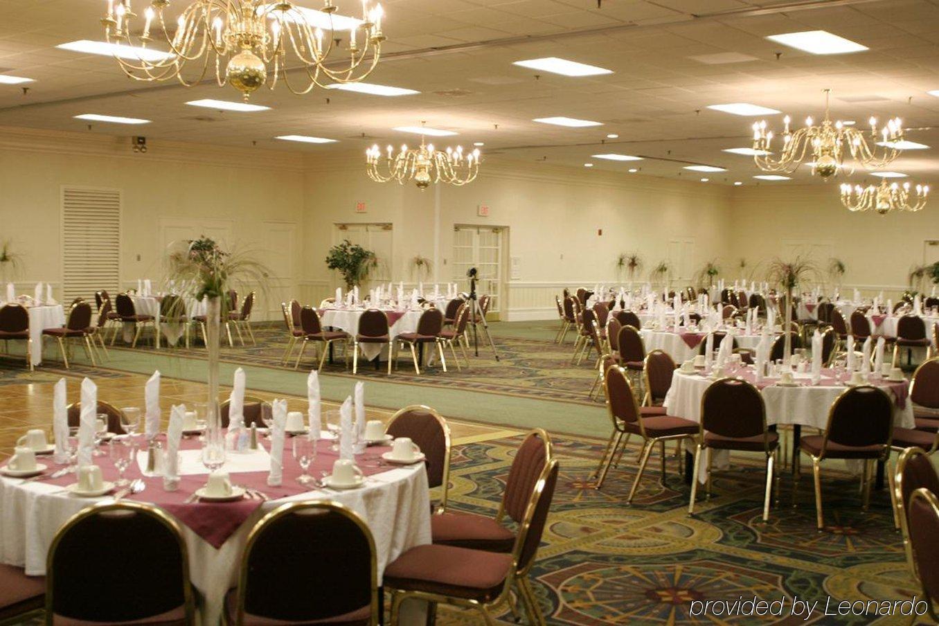 Clarion & Conference Center Airport 3*