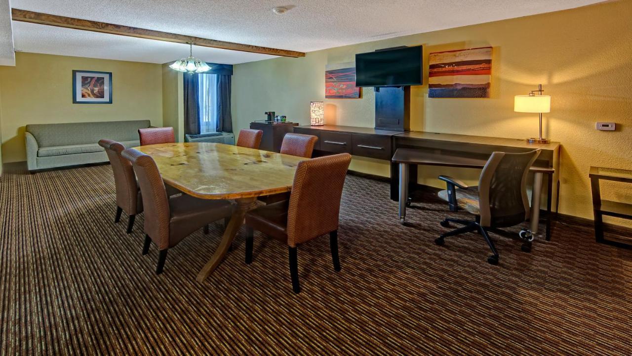 Clarion & Conference Center Airport